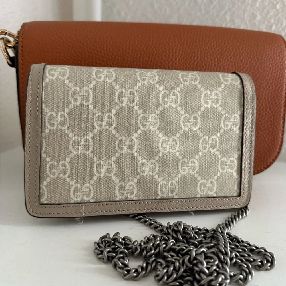 Gucci Cream and Brown Clutch with Iconic Design - Picture 3 of 5